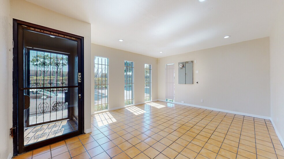 8311 Rosecrans Ave, Paramount, CA à vendre - Photo de l’immeuble – Image 2 sur 25