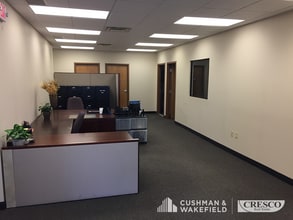 6325 Cochran Rd, Solon, OH à louer Photo intérieure– Image 2 sur 4