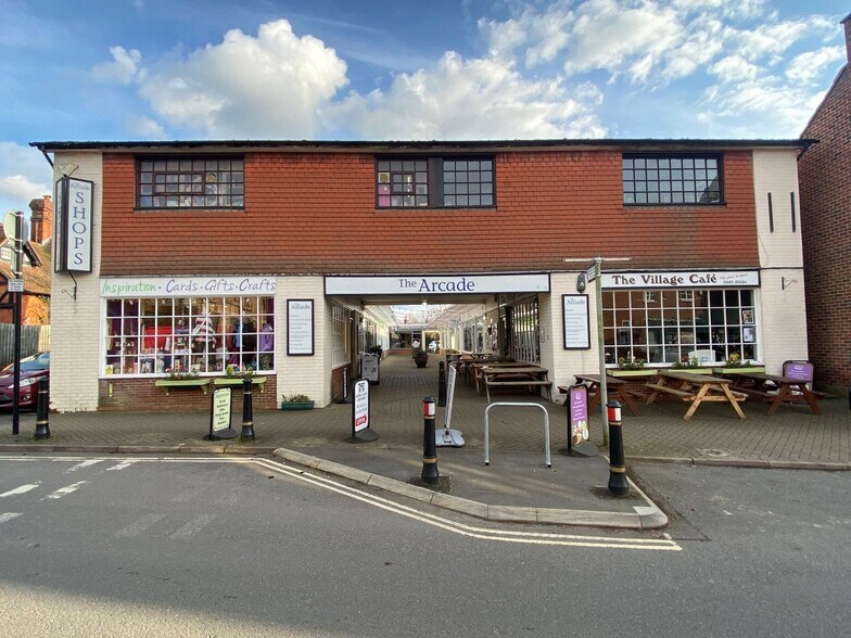 High St, Goring à louer - Photo de l’immeuble – Image 1 sur 13