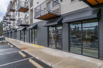 5765 Commercial St SE, Salem, OR à louer Photo de l’immeuble– Image 2 sur 5