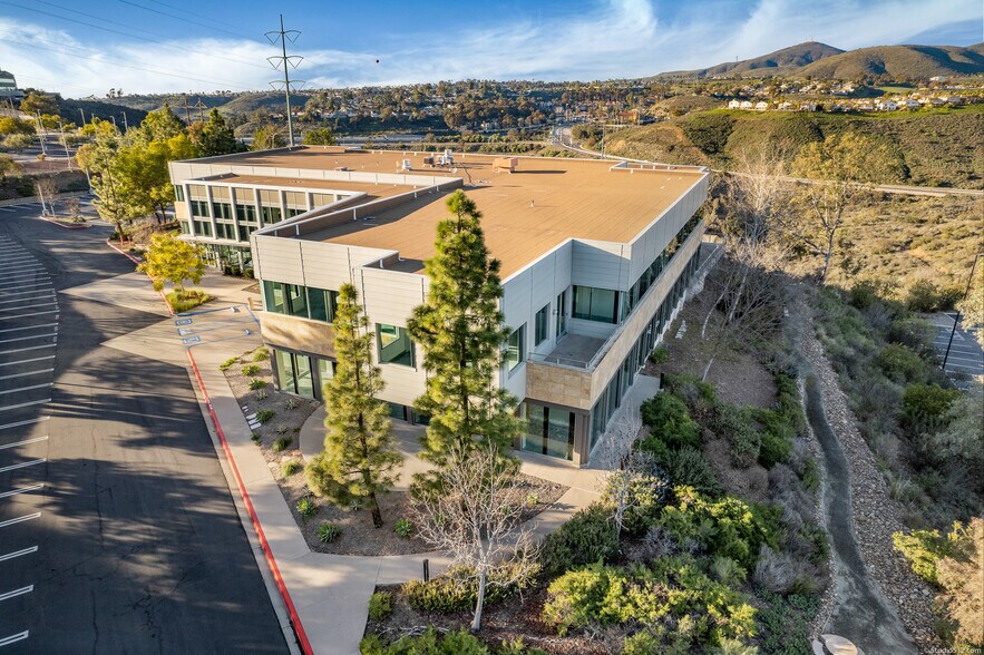 10616 Scripps Summit Ct, San Diego, CA à louer - Photo de l’immeuble – Image 1 sur 6