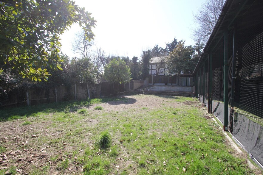 154 Park Av, Enfield à vendre - Photo de l’immeuble – Image 2 sur 7