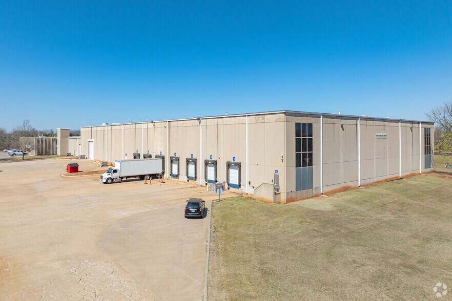 601 N Hamilton Dr, Noble, OK à vendre - Photo de l’immeuble – Image 2 sur 11
