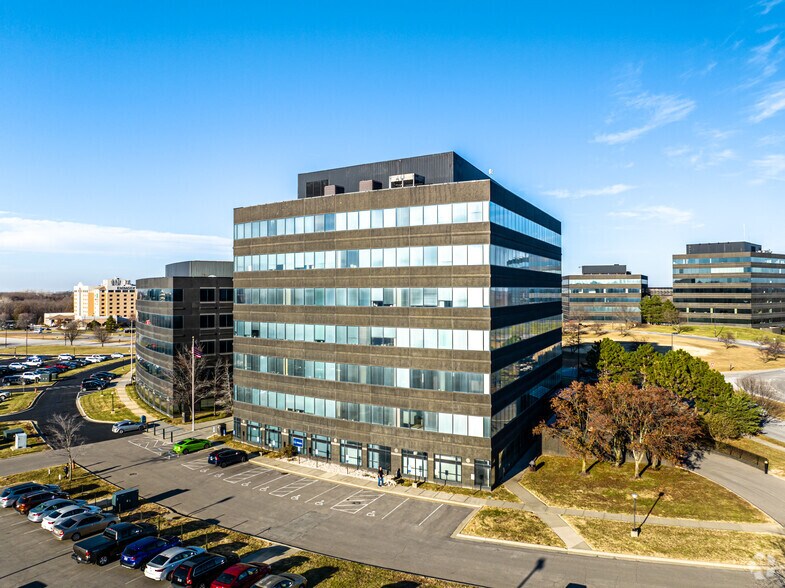 7501 NW Tiffany Springs Pky, Kansas City, MO à louer - Photo de l’immeuble – Image 3 sur 4