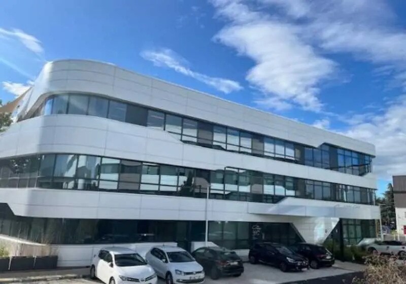 Bureau dans Champagne-au-Mont-d'Or à louer Photo de l’immeuble– Image 1 sur 9