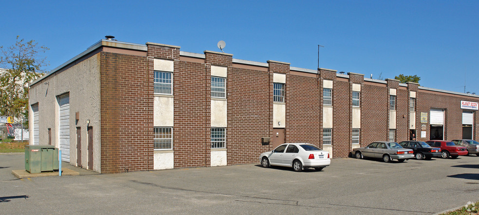 29-35 Jules Ct, Holbrook, NY à louer - Photo principale – Image 1 sur 2