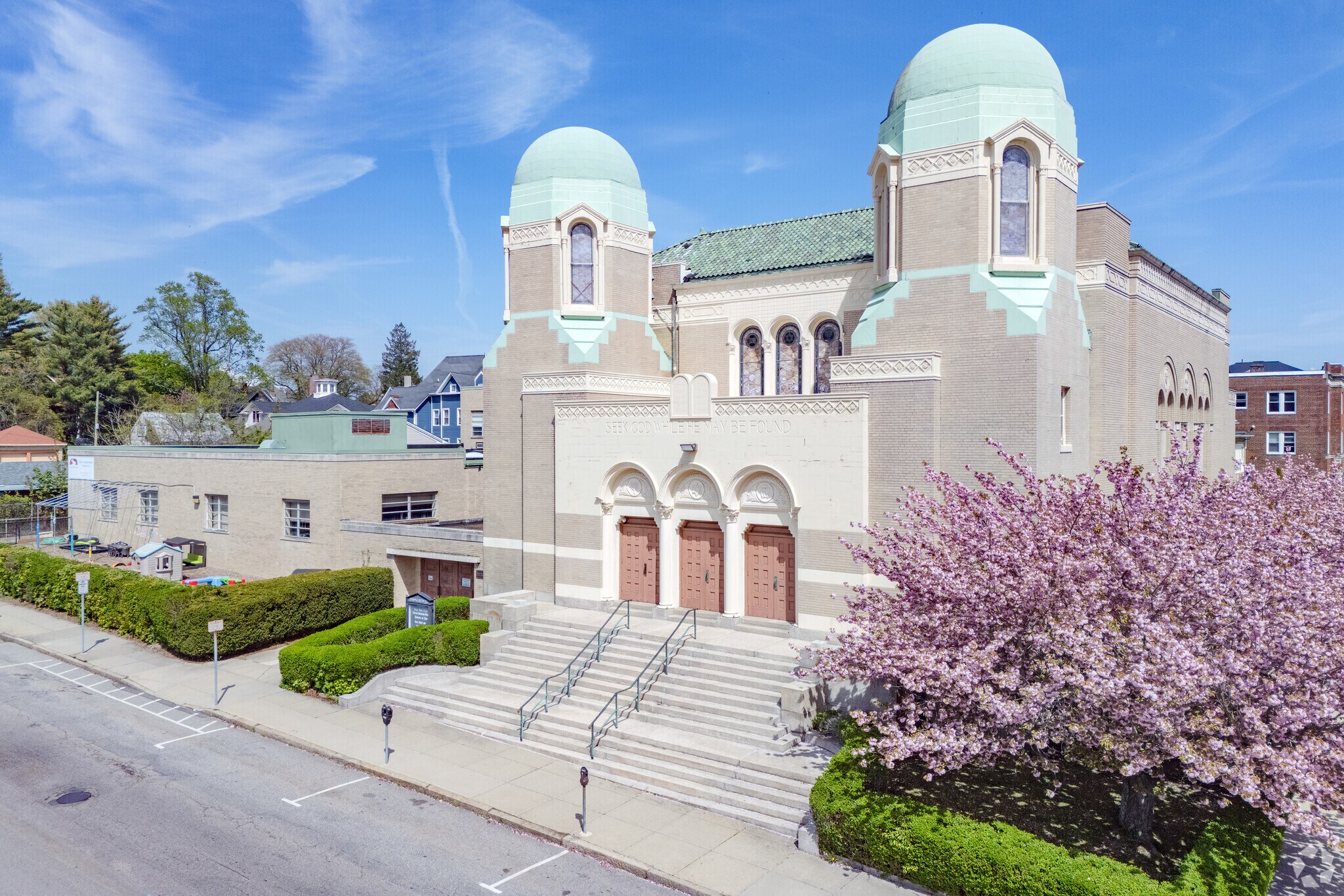 385 High St, Fall River, MA à louer Photo principale– Image 1 sur 5