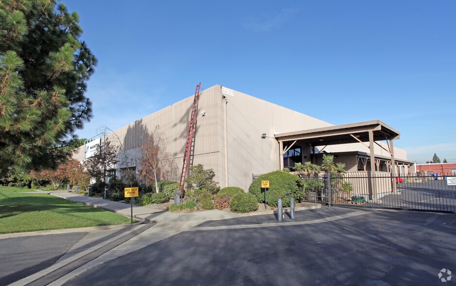 8966 Mason Ave, Chatsworth, CA à louer - Photo principale – Image 1 sur 6