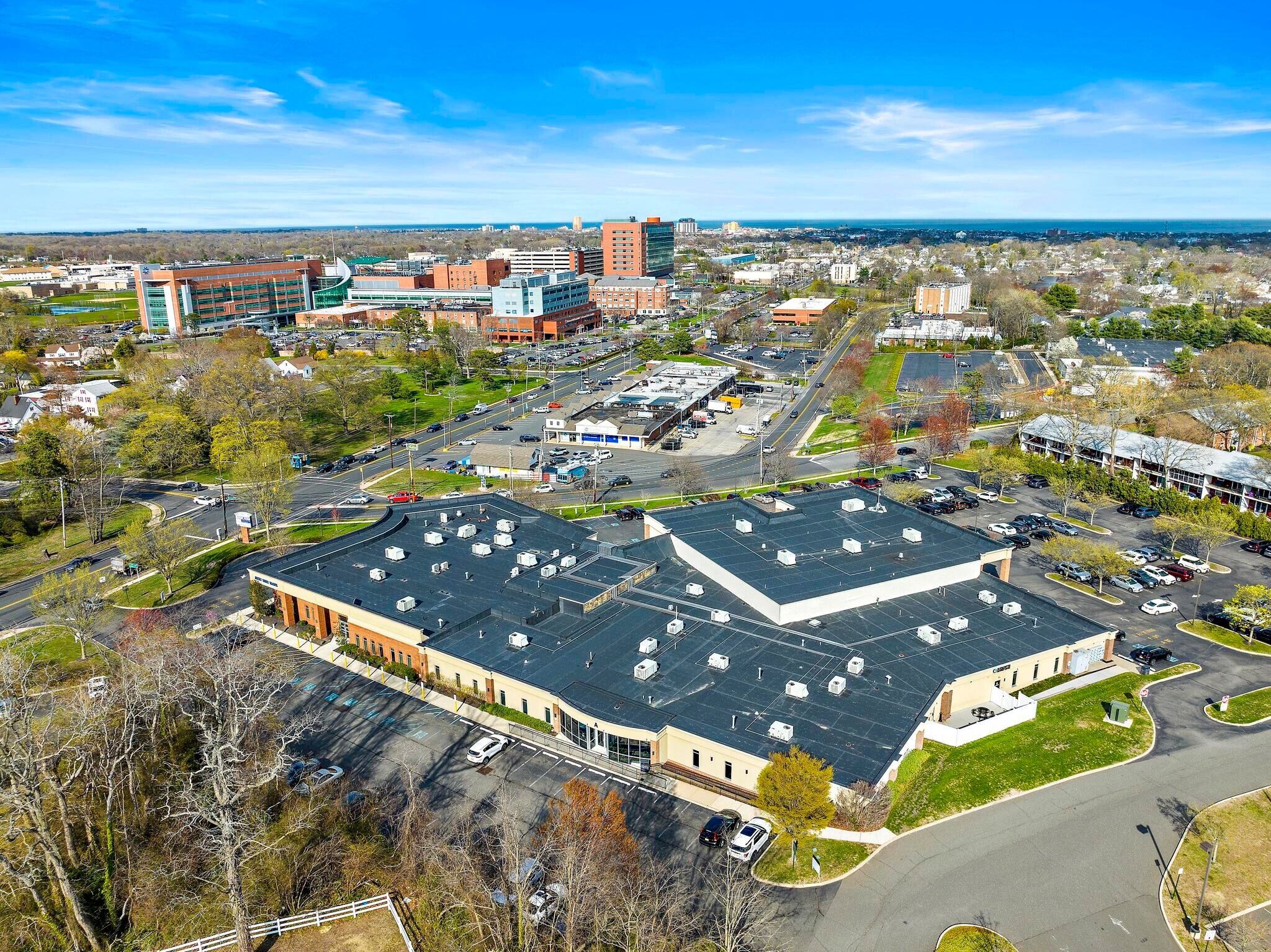 2100 Corlies Ave, Neptune, NJ à louer Photo principale– Image 1 sur 17