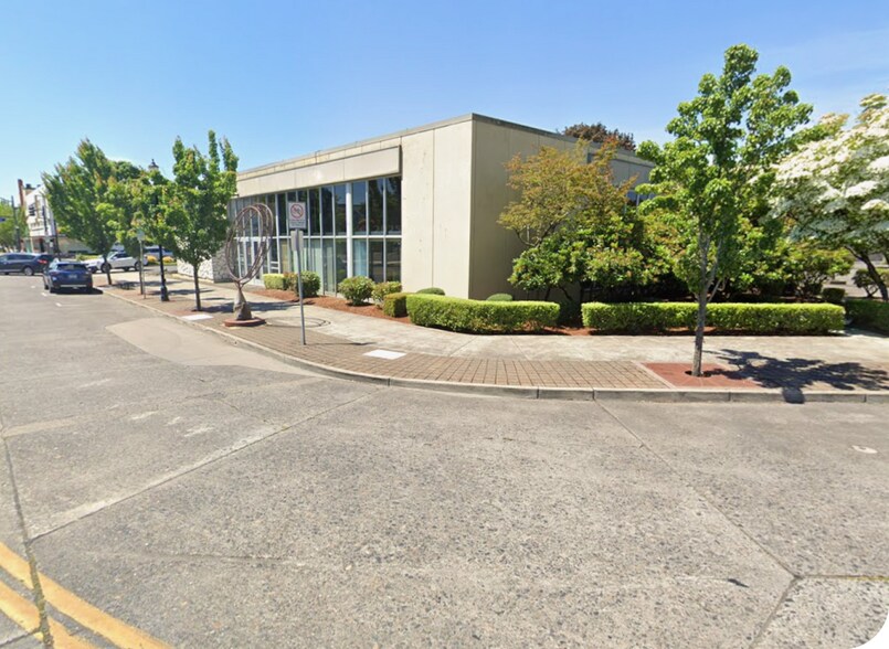 1515 Commerce Ave, Longview, WA à vendre - Photo de l’immeuble – Image 3 sur 4