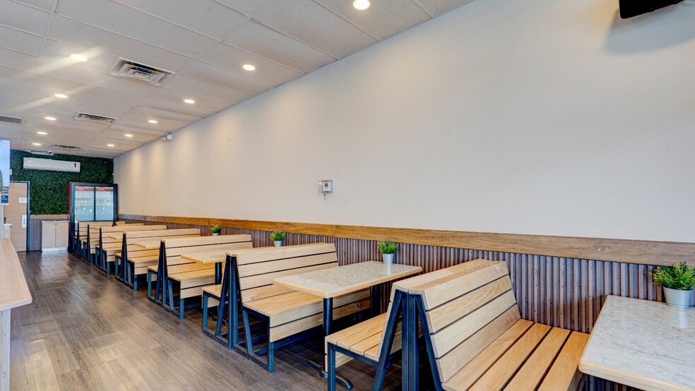 15700-15732 SW 72nd St, Miami, FL à louer - Photo de l’immeuble – Image 3 sur 5