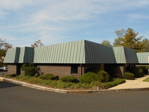 331 N York Rd, Hatboro, PA à louer Photo de l’immeuble– Image 1 sur 3