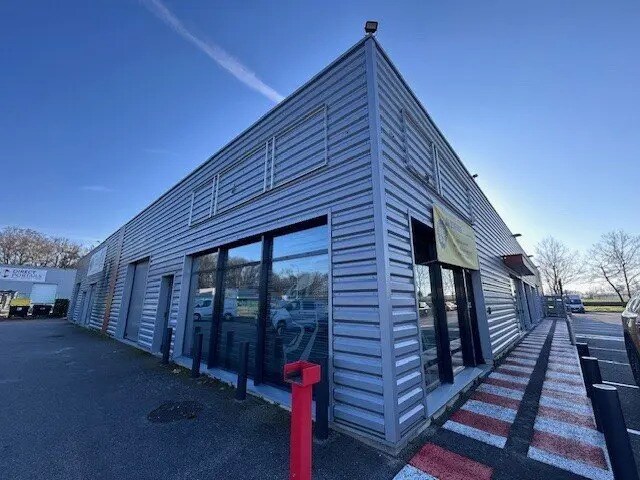 Local d’activités dans Châtenoy-en-Bresse à louer - Photo de l’immeuble – Image 1 sur 3