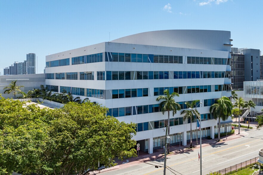 1691 Michigan Ave, Miami Beach, FL à louer - Photo de l’immeuble – Image 3 sur 22