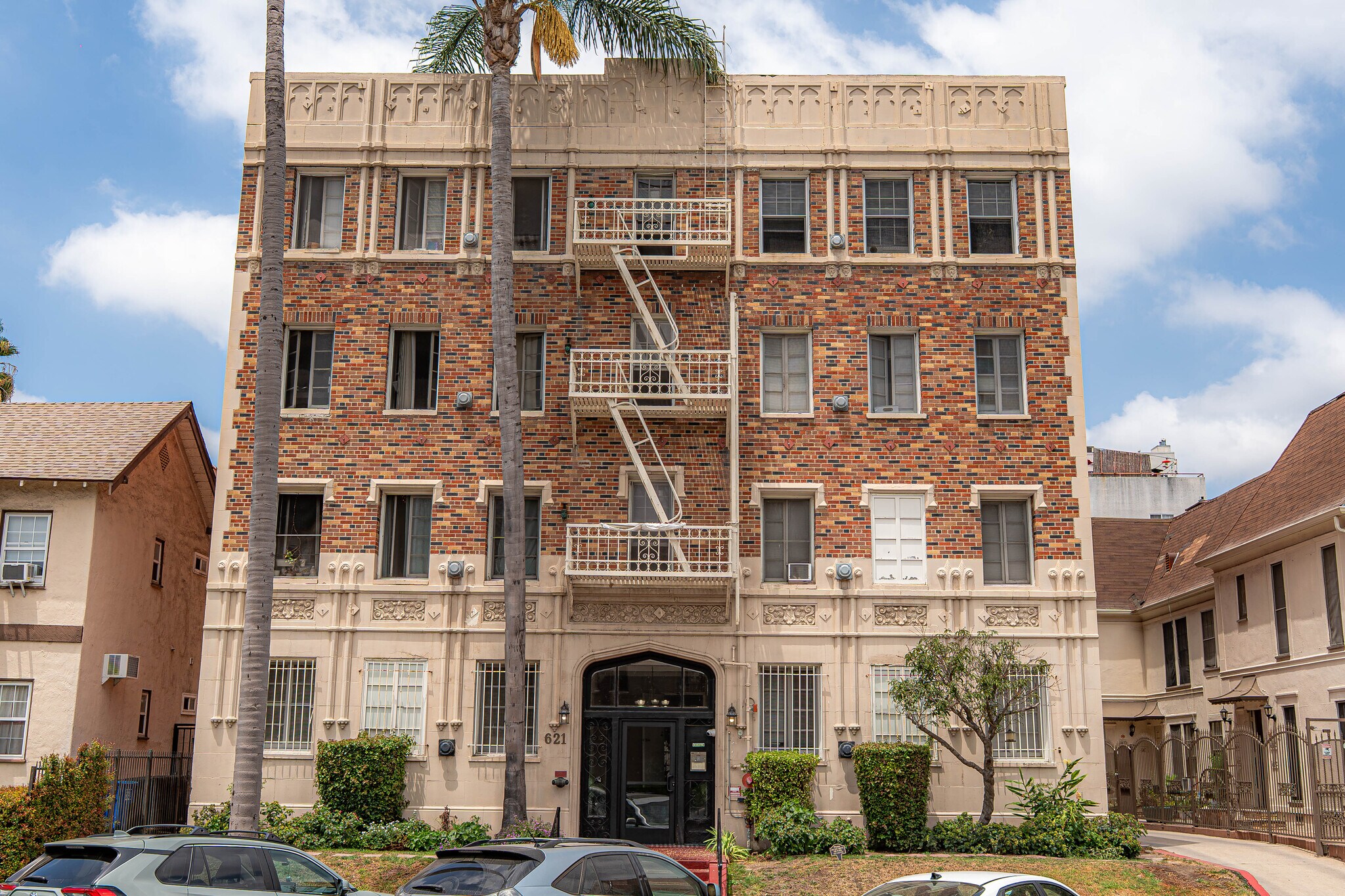 621 S Dunsmuir Ave, Los Angeles, CA à vendre Photo de l’immeuble– Image 1 sur 16
