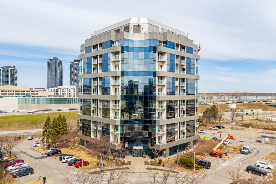 16 Pl Du Commerce, Montréal, QC à louer - Photo principale – Image 1 sur 2