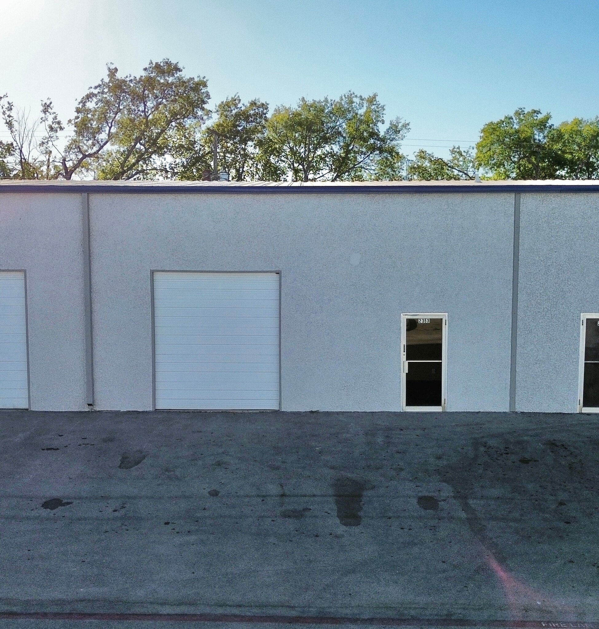 2402-2404 Blue Smoke Ct, Fort Worth, TX à louer Photo de l’immeuble– Image 1 sur 2