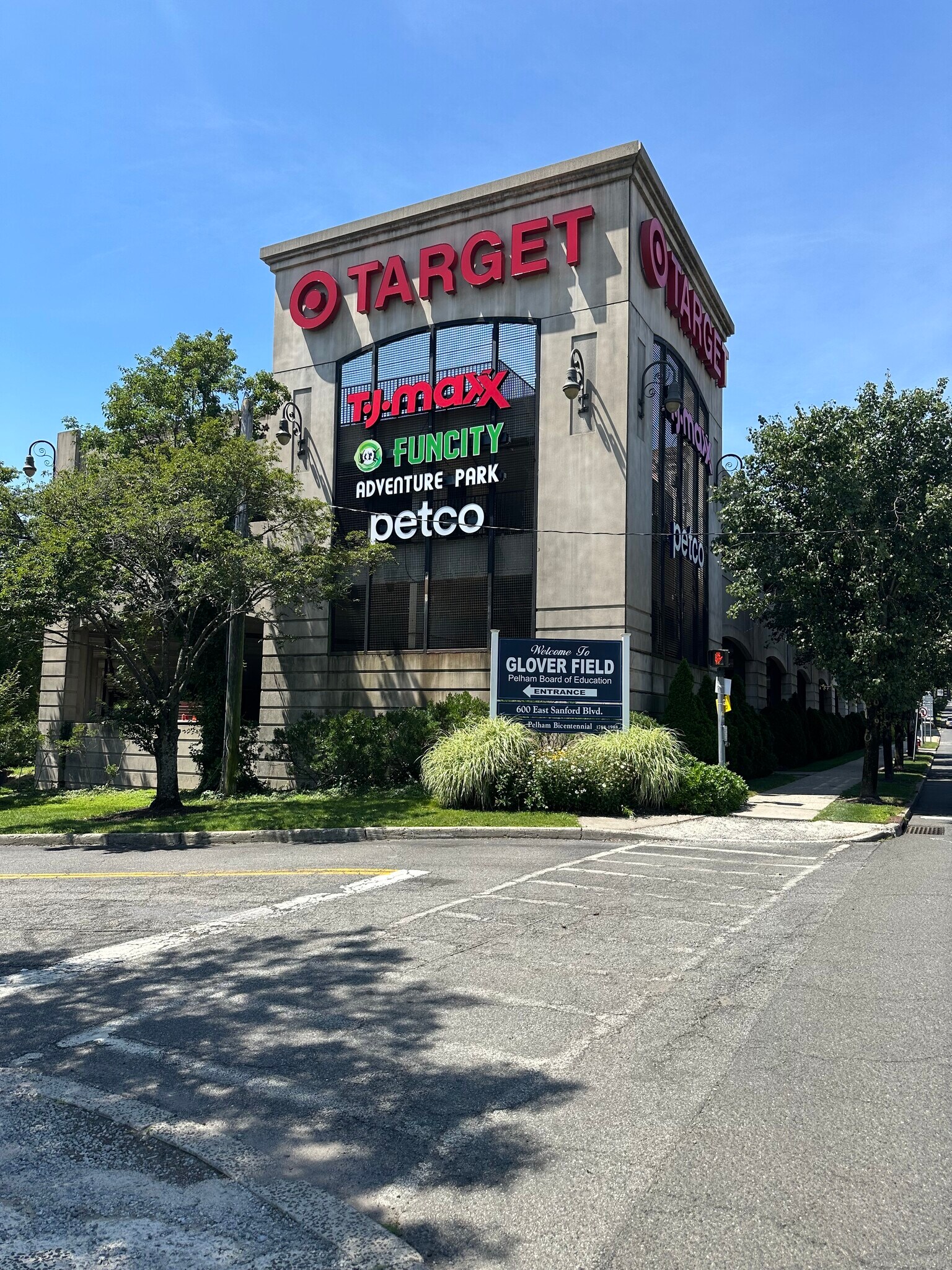 500-600 E Sandford Blvd, Mount Vernon, NY à louer Photo de l’immeuble– Image 1 sur 6
