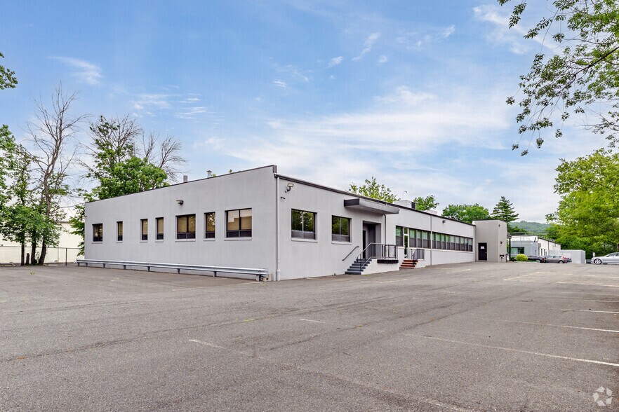 58 E Willow St, Millburn, NJ à vendre - Photo de l’immeuble – Image 2 sur 20