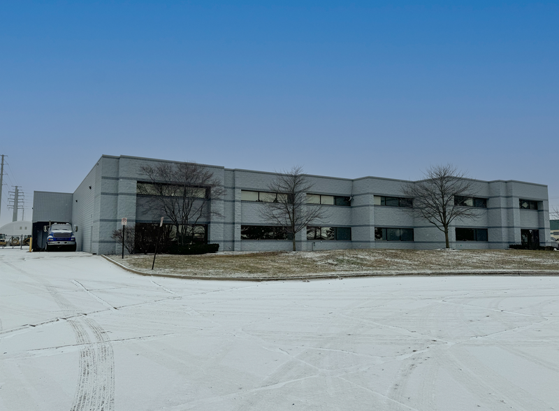 6790 Sims Dr, Sterling Heights, MI à louer - Photo de l’immeuble – Image 1 sur 5