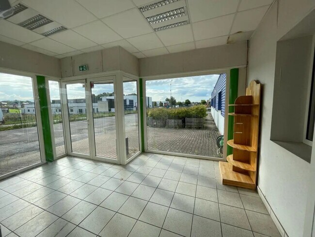 Plus de détails pour Local d’activités à vendre
