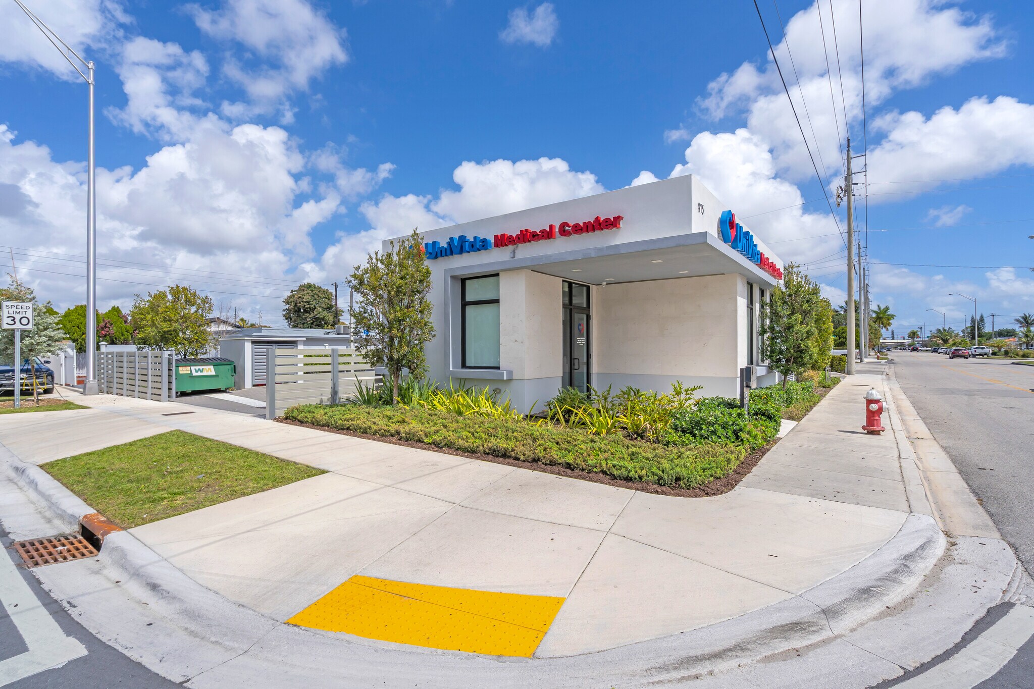 875 E 41st St, Hialeah, FL à vendre Photo de l’immeuble– Image 1 sur 32