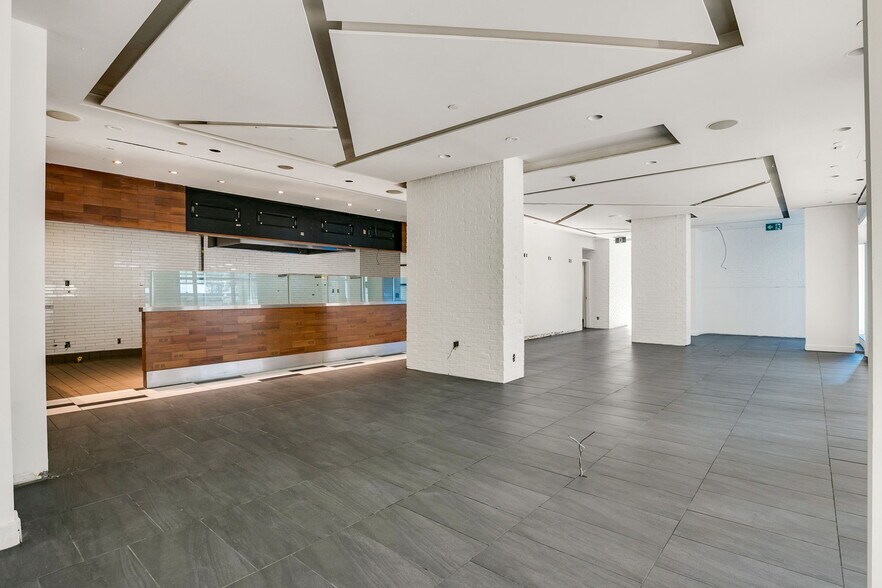 363 Bremner Blvd, Toronto, ON à louer - Photo de l’immeuble – Image 3 sur 7