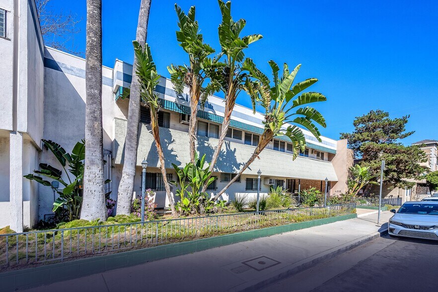 4215 Vineland Ave, Studio City, CA à vendre - Photo de l’immeuble – Image 2 sur 26