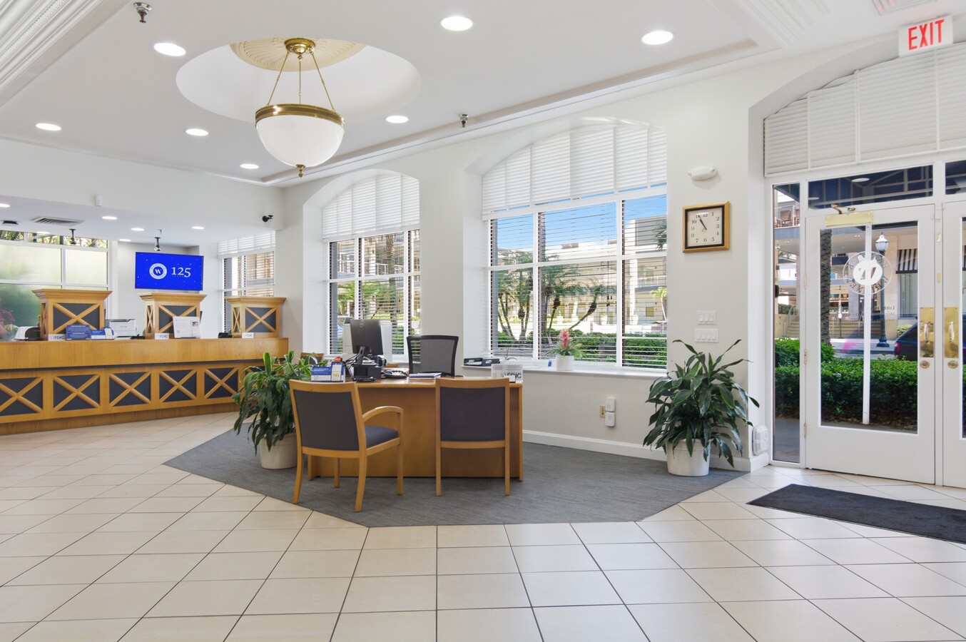 100 2nd Ave N, Saint Petersburg, FL 33701 - Lot 100 - - Photo intérieure - Image 1 of 3