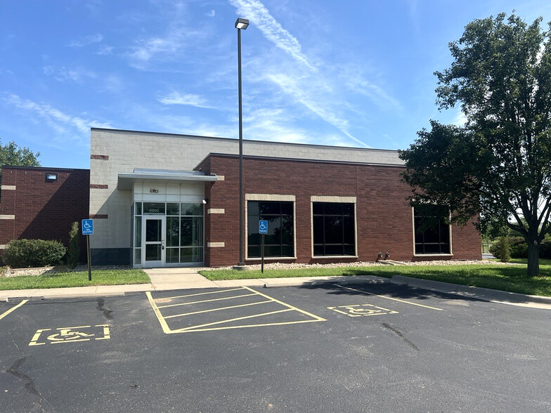 3900 E 12th Ave, Winfield, KS à louer - Photo de l’immeuble – Image 2 sur 11