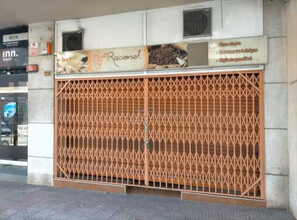 Local commercial dans Sabadell, Barcelona à louer Plan d’étage– Image 1 sur 11