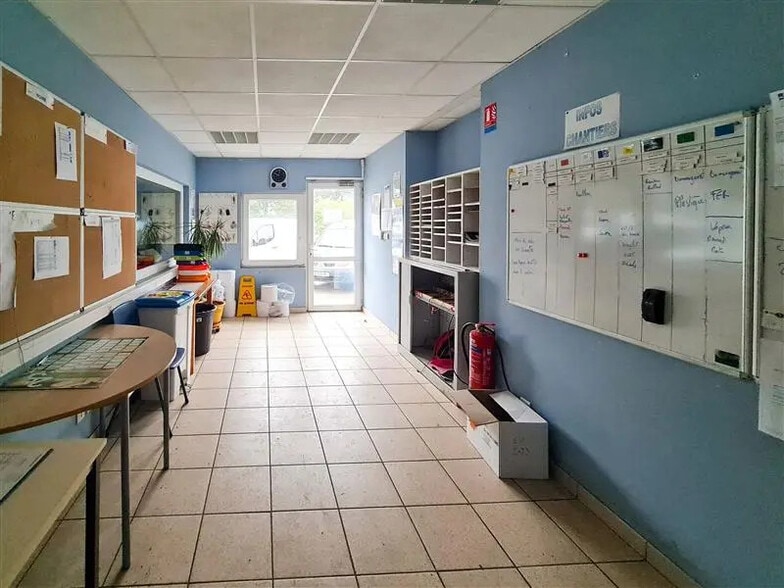Local d'activités dans Saint-Brieuc à vendre - Photo de l’immeuble – Image 3 sur 11