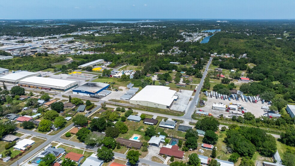 2715 Crystal Lake Acres Dr, Lakeland, FL à vendre - Photo de l’immeuble – Image 3 sur 42