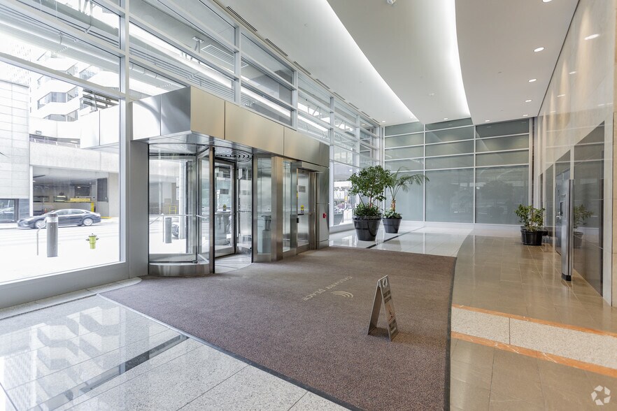 330 5th Ave SW, Calgary, AB à louer - Hall d’entrée – Image 3 sur 8