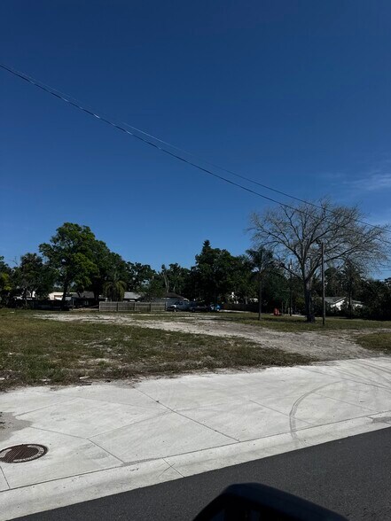 1665 S Myrtle Ave, Clearwater, FL à vendre - Photo de l’immeuble – Image 3 sur 3