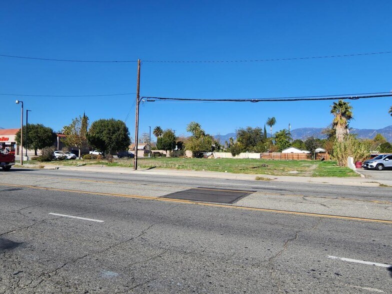 1256 W Base Line St, San Bernardino, CA à louer - Photo de l’immeuble – Image 2 sur 5