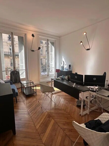 8 Rue La Boétie, Paris à louer - Photo de l’immeuble – Image 1 sur 9
