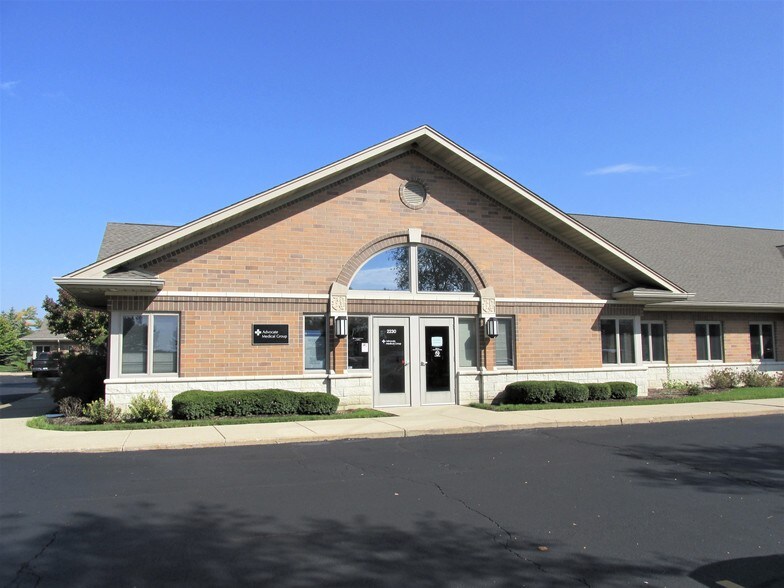 2214 Huntington Dr N, Algonquin, IL à vendre - Photo de l’immeuble – Image 2 sur 9