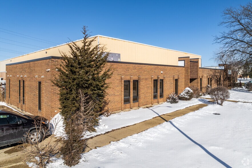 1700 W Cortland Ct, Addison, IL à louer - Photo principale – Image 1 sur 5
