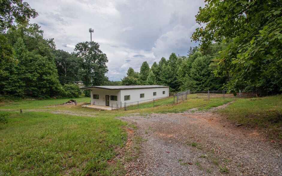 125 Gold Branch Rd, Murphy, NC à vendre - Photo de l’immeuble – Image 3 sur 9