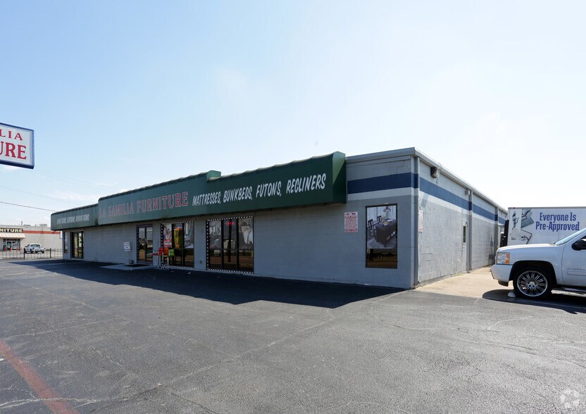 3427-3433 W Kingsley Rd, Garland, TX à louer - Photo de l’immeuble – Image 2 sur 5