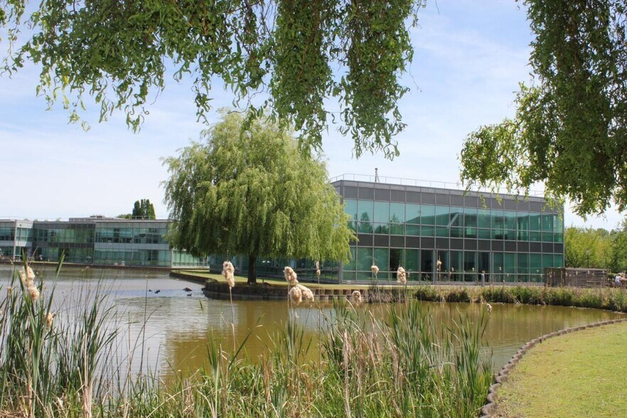 Bureau dans Roissy-en-France à louer - Photo de l’immeuble – Image 2 sur 23