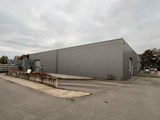 Plus de détails pour Industriel/Logistique à louer