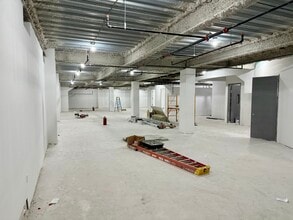 6520 New Utrecht Ave, Brooklyn, NY à louer Photo de l’immeuble– Image 2 sur 3