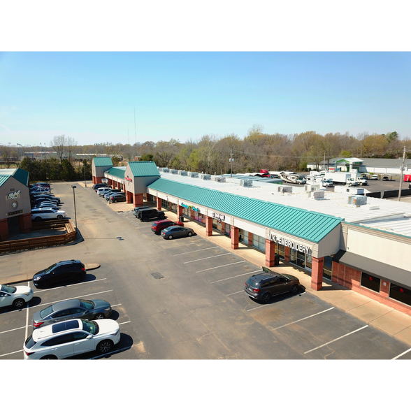 815 Exocet Dr, Cordova, TN à louer - Photo de l’immeuble – Image 2 sur 17