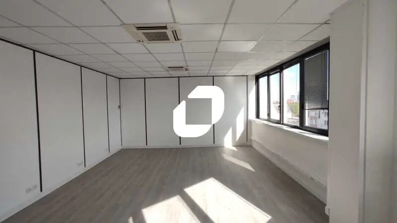 Bureau dans Le Kremlin-Bicêtre à louer - Photo de l’immeuble – Image 1 sur 8