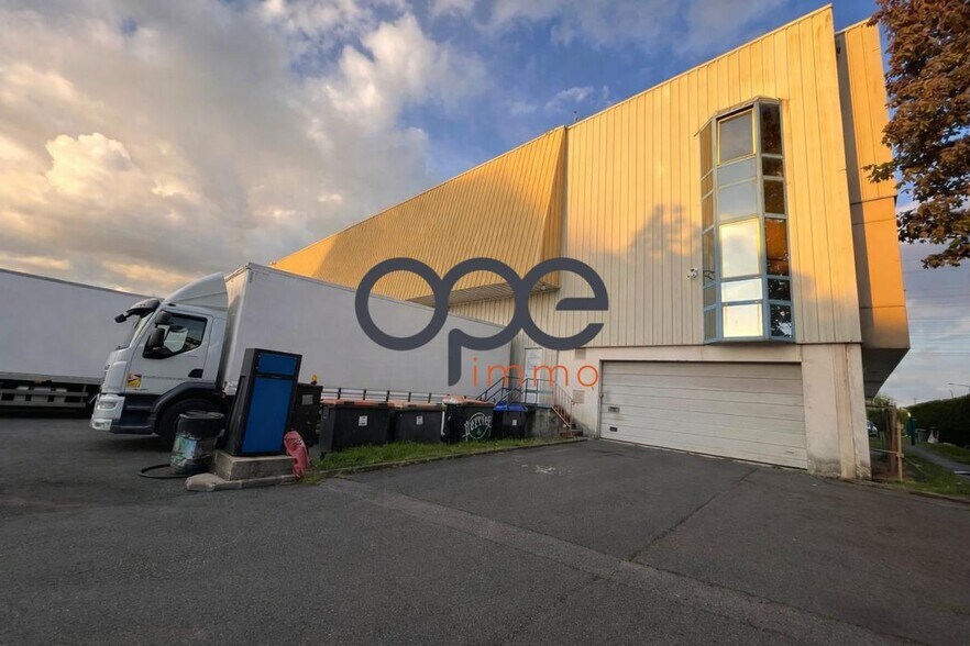 Industriel/Logistique dans Villetaneuse à vendre - Photo de l’immeuble – Image 2 sur 20