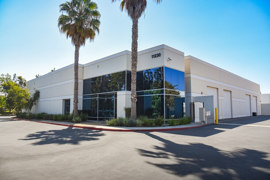 11230 Grace Ave, Fountain Valley, CA à louer - Photo de l’immeuble – Image 2 sur 2