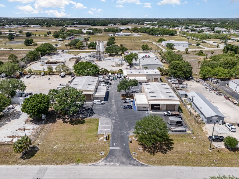 1080 Commerce Dr Industrial Park portefeuille de 3 biens à vendre sur LoopNet.fr - Photo de l’immeuble – Image 2 sur 15