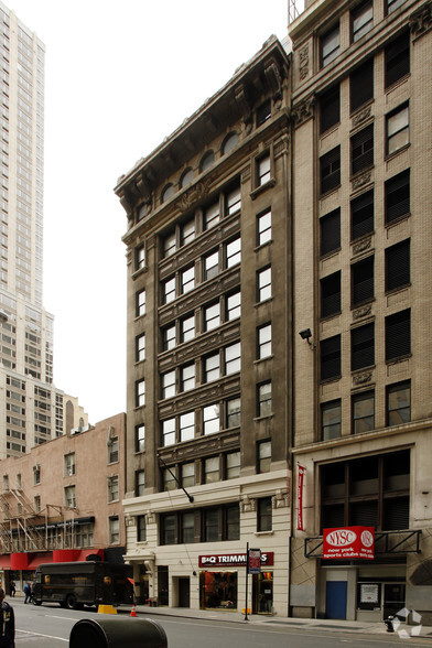 102 W 38th St, New York, NY à louer - Photo de l’immeuble – Image 2 sur 4